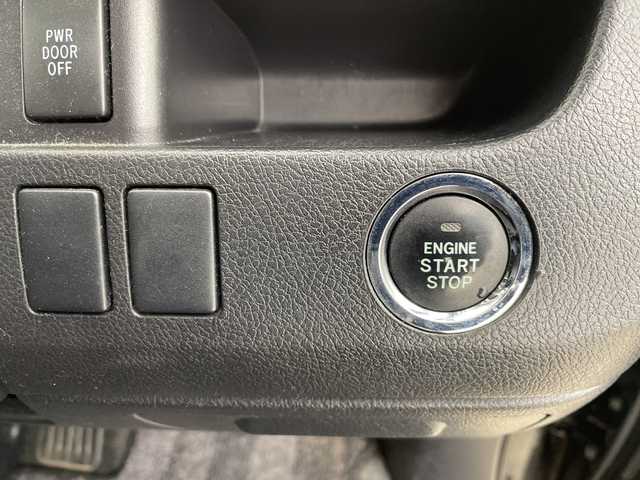 トヨタ ノア Si 道央・札幌 2012(平24)年 12.9万km ブラック ・4WD/寒冷地仕様/・社外メモリナビ/・CD/DVD/USB/SD/iPod/フルセグTV/・Bluetooth接続/・社外フリップダウンモニター/・バックカメラ/オートライト/・社外エンジンスターター/・両側パワースライドドア/・パドルシフト/ETC/・電動格納ミラー/・積込冬タイヤ純正AWセット/・スマートキー/スペアキー/・保証書/取扱説明書