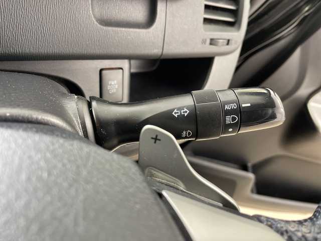 トヨタ ノア Si 道央・札幌 2012(平24)年 12.9万km ブラック ・4WD/寒冷地仕様/・社外メモリナビ/・CD/DVD/USB/SD/iPod/フルセグTV/・Bluetooth接続/・社外フリップダウンモニター/・バックカメラ/オートライト/・社外エンジンスターター/・両側パワースライドドア/・パドルシフト/ETC/・電動格納ミラー/・積込冬タイヤ純正AWセット/・スマートキー/スペアキー/・保証書/取扱説明書