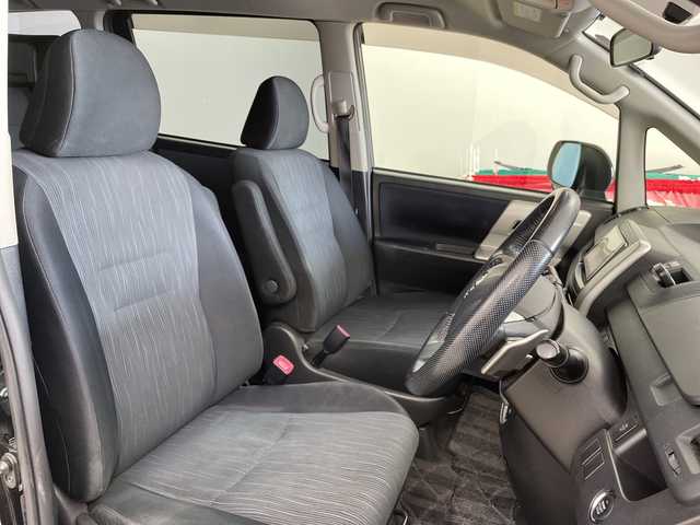 トヨタ ノア Si 道央・札幌 2012(平24)年 12.9万km ブラック ・4WD/寒冷地仕様/・社外メモリナビ/・CD/DVD/USB/SD/iPod/フルセグTV/・Bluetooth接続/・社外フリップダウンモニター/・バックカメラ/オートライト/・社外エンジンスターター/・両側パワースライドドア/・パドルシフト/ETC/・電動格納ミラー/・積込冬タイヤ純正AWセット/・スマートキー/スペアキー/・保証書/取扱説明書