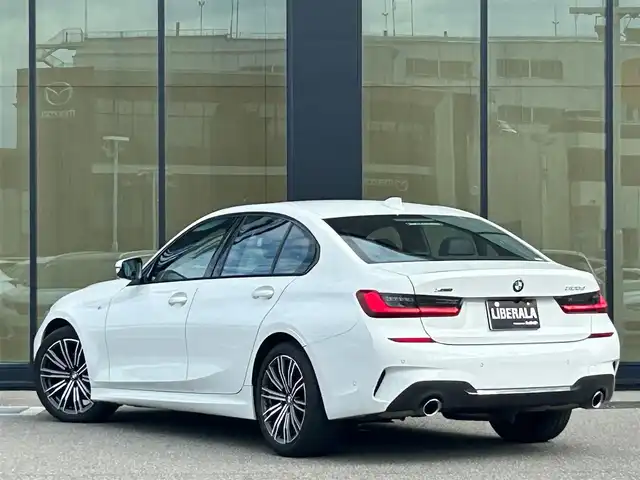 ＢＭＷ ３２０ｄ 石川県 2019(令1)年 3.9万km 白 ４WD/純正ナビ/（BT／AM／FM）/バックカメラ/ステアリングスイッチ/本革シート（黒）/シートヒーター（運転席＋助手席）/パワーシート（運転席＋助手席）/パワーバックドア/ワイヤレスチャージ（置くだけ充電）/クルーズコントロール/LEDヘッドライト/オートマチックハイビーム/ドライブレコーダー（前席）/ETC