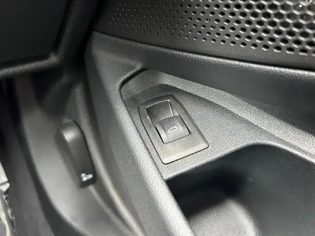ＢＭＷ ３２０ｄ 石川県 2019(令1)年 3.9万km 白 ４WD/純正ナビ/（BT／AM／FM）/バックカメラ/ステアリングスイッチ/本革シート（黒）/シートヒーター（運転席＋助手席）/パワーシート（運転席＋助手席）/パワーバックドア/ワイヤレスチャージ（置くだけ充電）/クルーズコントロール/LEDヘッドライト/オートマチックハイビーム/ドライブレコーダー（前席）/ETC