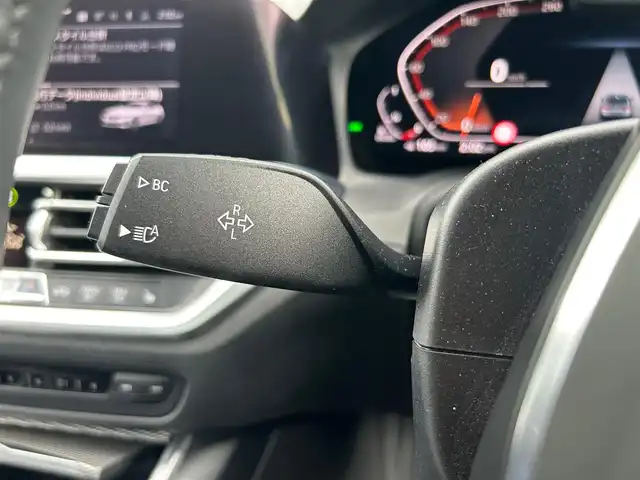 ＢＭＷ ３２０ｄ 石川県 2019(令1)年 3.9万km 白 ４WD/純正ナビ/（BT／AM／FM）/バックカメラ/ステアリングスイッチ/本革シート（黒）/シートヒーター（運転席＋助手席）/パワーシート（運転席＋助手席）/パワーバックドア/ワイヤレスチャージ（置くだけ充電）/クルーズコントロール/LEDヘッドライト/オートマチックハイビーム/ドライブレコーダー（前席）/ETC