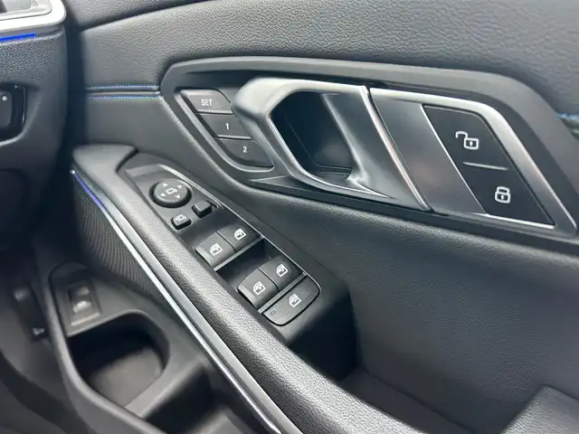 ＢＭＷ ３２０ｄ 石川県 2019(令1)年 3.9万km 白 ４WD/純正ナビ/（BT／AM／FM）/バックカメラ/ステアリングスイッチ/本革シート（黒）/シートヒーター（運転席＋助手席）/パワーシート（運転席＋助手席）/パワーバックドア/ワイヤレスチャージ（置くだけ充電）/クルーズコントロール/LEDヘッドライト/オートマチックハイビーム/ドライブレコーダー（前席）/ETC