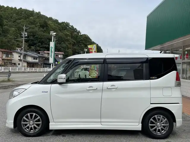 スズキ ソリオ HV MZ 岐阜県 2015(平27)年 4.9万km ピュアホワイトP 4WD/純正ナビ/【Bluetooth．CD.AM/FM．TV】/両側パワースライドドア/全方位カメラ/シートヒーター/後席ドリンクホルダー/サンシェード/スマートキー/オートライト/フォグライト/ドアバイザー/ウィンカーミラー/保証書/取扱説明書/スペアキー