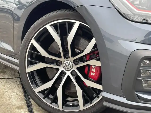 フォルクスワーゲン ゴルフ ＧＴＩ パフォーマンス 東京都 2019(令1)年 1.2万km グレー 純正ナビ/フルセグTV/Bluetooth接続/バックモニター/アダプティブクルーズコントロール/レーンキープアシスト/衝突被害軽減ブレーキ/ブラインドスポットモニター/ETC2.0/ステアリングスイッチ/スマートキー/プッシュスタート