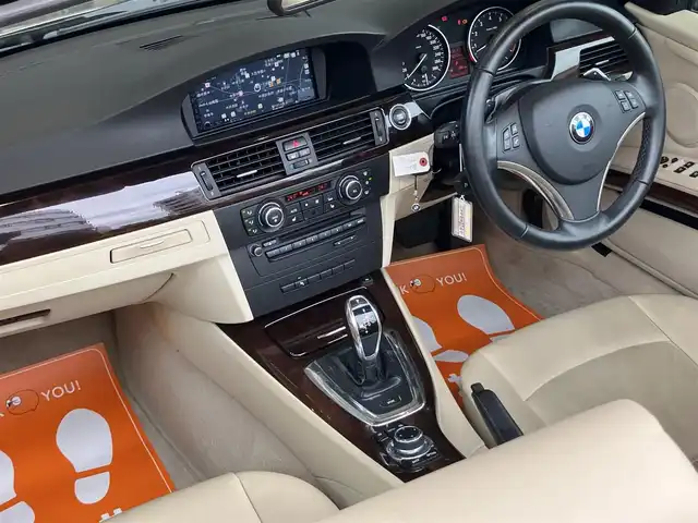 ＢＭＷ ３３５ｉ カブリオレ 神奈川県 2010(平22)年 3.6万km プラチナブロンズ 電動オープン/新車時保証書/取扱説明書/前後クリアランスソナー/HIDヘッドライト/純正ナビ/（DVD/TV/CD/FM/AM)/純正アルミホイール/前席パワーシート/前席シートヒーター
