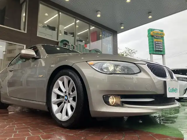 ＢＭＷ ３３５ｉ カブリオレ 神奈川県 2010(平22)年 3.6万km プラチナブロンズ 電動オープン/新車時保証書/取扱説明書/前後クリアランスソナー/HIDヘッドライト/純正ナビ/（DVD/TV/CD/FM/AM)/純正アルミホイール/前席パワーシート/前席シートヒーター