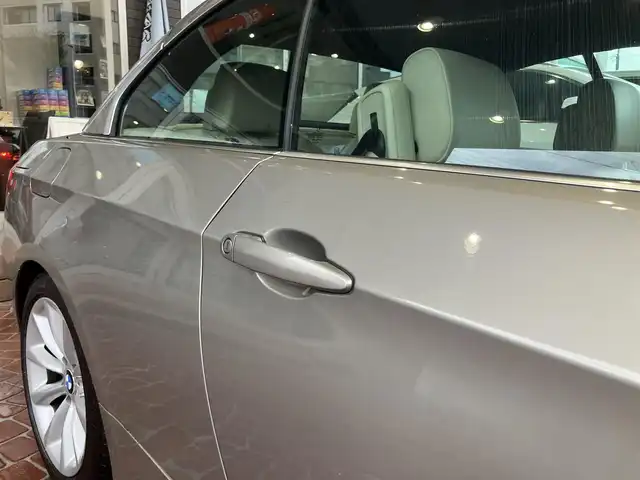 ＢＭＷ ３３５ｉ カブリオレ 神奈川県 2010(平22)年 3.6万km プラチナブロンズ 電動オープン/新車時保証書/取扱説明書/前後クリアランスソナー/HIDヘッドライト/純正ナビ/（DVD/TV/CD/FM/AM)/純正アルミホイール/前席パワーシート/前席シートヒーター