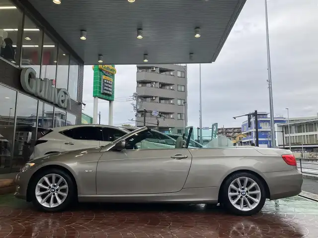 ＢＭＷ ３３５ｉ カブリオレ 神奈川県 2010(平22)年 3.6万km プラチナブロンズ 電動オープン/新車時保証書/取扱説明書/前後クリアランスソナー/HIDヘッドライト/純正ナビ/（DVD/TV/CD/FM/AM)/純正アルミホイール/前席パワーシート/前席シートヒーター