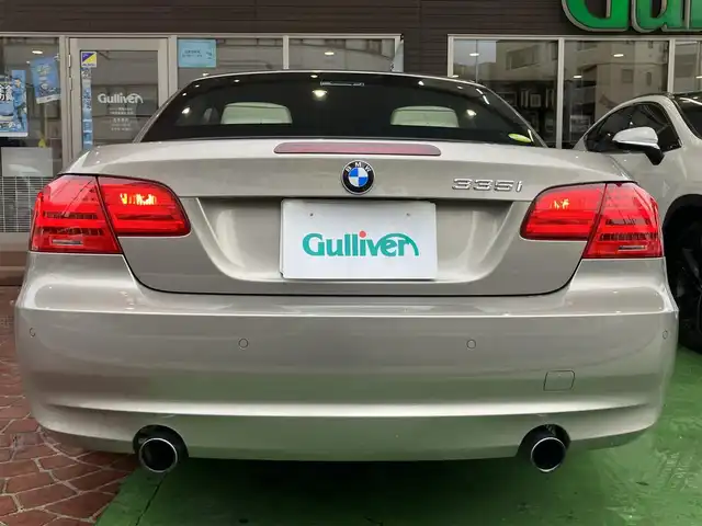 ＢＭＷ ３３５ｉ カブリオレ 神奈川県 2010(平22)年 3.6万km プラチナブロンズ 電動オープン/新車時保証書/取扱説明書/前後クリアランスソナー/HIDヘッドライト/純正ナビ/（DVD/TV/CD/FM/AM)/純正アルミホイール/前席パワーシート/前席シートヒーター