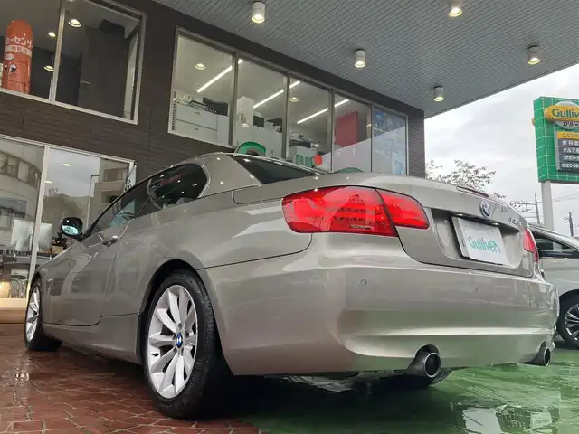 ＢＭＷ ３３５ｉ カブリオレ 神奈川県 2010(平22)年 3.6万km プラチナブロンズ 電動オープン/新車時保証書/取扱説明書/前後クリアランスソナー/HIDヘッドライト/純正ナビ/（DVD/TV/CD/FM/AM)/純正アルミホイール/前席パワーシート/前席シートヒーター