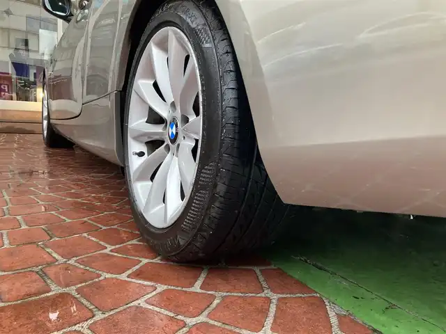 ＢＭＷ ３３５ｉ カブリオレ 神奈川県 2010(平22)年 3.6万km プラチナブロンズ 電動オープン/新車時保証書/取扱説明書/前後クリアランスソナー/HIDヘッドライト/純正ナビ/（DVD/TV/CD/FM/AM)/純正アルミホイール/前席パワーシート/前席シートヒーター