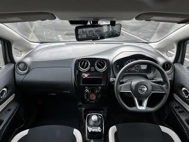 日産 ノート e－パワー B FOUR 道央・札幌 2020(令2)年 4.1万km ブリリアントシルバー ４WD/ワンオーナー/社外オーディオ/AM/FM/CD/衝突被害軽減ブレーキ/横滑り防止装置/レーンキープアシスト/クリアランスソナー/バックカメラ/サイドカメラ/フロントカメラ/全方位カメラ/アラウンドビューモニター/ETC/アイドリングストップ/DRIVEMODE/デジタルインナーミラー/プッシュスタート/スマートキー/ハロゲンヘッドライト/オートライト/フォグランプ/ヘッドライトレベライザー/電動格納ミラー/ウィンカーミラー/社外フロアマット/スペアキー