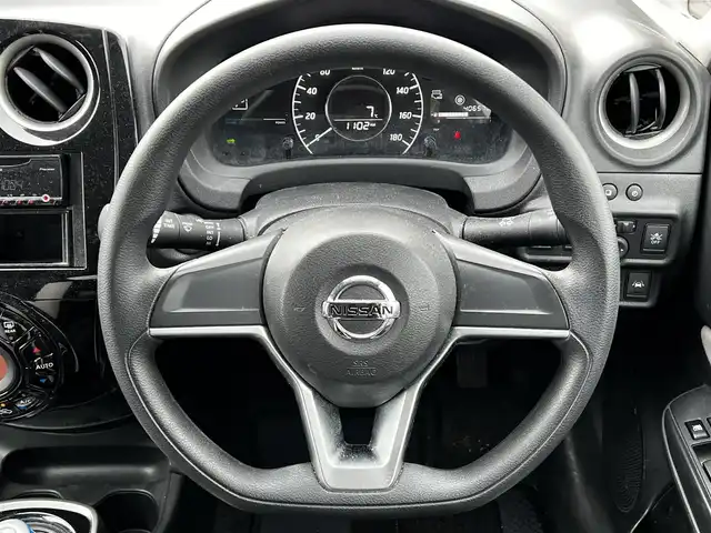 日産 ノート e－パワー B FOUR 道央・札幌 2020(令2)年 4.1万km ブリリアントシルバー ４WD/ワンオーナー/社外オーディオ/AM/FM/CD/衝突被害軽減ブレーキ/横滑り防止装置/レーンキープアシスト/クリアランスソナー/バックカメラ/サイドカメラ/フロントカメラ/全方位カメラ/アラウンドビューモニター/ETC/アイドリングストップ/DRIVEMODE/デジタルインナーミラー/プッシュスタート/スマートキー/ハロゲンヘッドライト/オートライト/フォグランプ/ヘッドライトレベライザー/電動格納ミラー/ウィンカーミラー/社外フロアマット/スペアキー