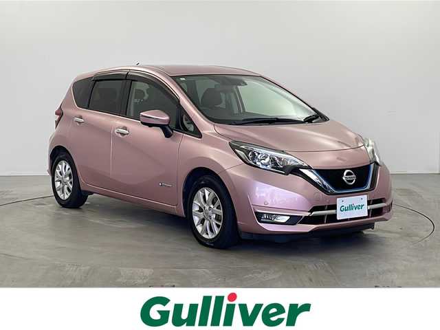 日産 ノート e－パワー メダリスト 栃木県 2017(平29)年 5.1万km ピンク 純正ナビ(MM316D-W)/CD/DVD/AM/FM/Bluetooth/アラウンドビューモニター/スマートルームミラー/ステアリングスイッチ/衝突軽減ブレーキ/レーンキープアシスト/横滑り防止装置/電動格納ミラー/スマートキー/オートライト/フロアマット/ドアバイザー/保証書/取扱説明書