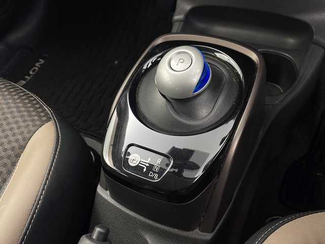 日産 ノート e－パワー メダリスト 栃木県 2017(平29)年 5.1万km ピンク 純正ナビ(MM316D-W)/CD/DVD/AM/FM/Bluetooth/アラウンドビューモニター/スマートルームミラー/ステアリングスイッチ/衝突軽減ブレーキ/レーンキープアシスト/横滑り防止装置/電動格納ミラー/スマートキー/オートライト/フロアマット/ドアバイザー/保証書/取扱説明書