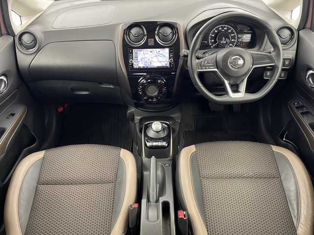 日産 ノート e－パワー メダリスト 栃木県 2017(平29)年 5.1万km ピンク 純正ナビ(MM316D-W)/CD/DVD/AM/FM/Bluetooth/アラウンドビューモニター/スマートルームミラー/ステアリングスイッチ/衝突軽減ブレーキ/レーンキープアシスト/横滑り防止装置/電動格納ミラー/スマートキー/オートライト/フロアマット/ドアバイザー/保証書/取扱説明書