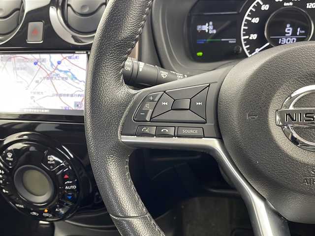 日産 ノート e－パワー メダリスト 栃木県 2017(平29)年 5.1万km ピンク 純正ナビ(MM316D-W)/CD/DVD/AM/FM/Bluetooth/アラウンドビューモニター/スマートルームミラー/ステアリングスイッチ/衝突軽減ブレーキ/レーンキープアシスト/横滑り防止装置/電動格納ミラー/スマートキー/オートライト/フロアマット/ドアバイザー/保証書/取扱説明書