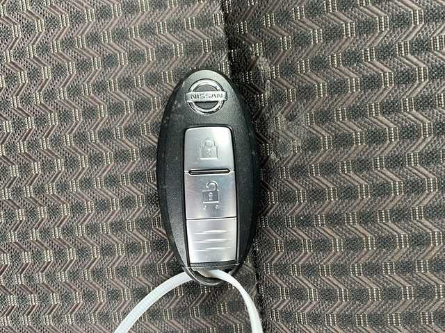 日産 ノート e－パワー メダリスト 栃木県 2017(平29)年 5.1万km ピンク 純正ナビ(MM316D-W)/CD/DVD/AM/FM/Bluetooth/アラウンドビューモニター/スマートルームミラー/ステアリングスイッチ/衝突軽減ブレーキ/レーンキープアシスト/横滑り防止装置/電動格納ミラー/スマートキー/オートライト/フロアマット/ドアバイザー/保証書/取扱説明書