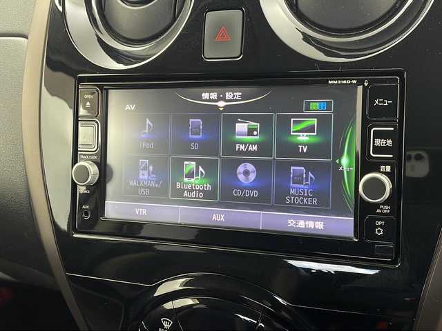 日産 ノート e－パワー メダリスト 栃木県 2017(平29)年 5.1万km ピンク 純正ナビ(MM316D-W)/CD/DVD/AM/FM/Bluetooth/アラウンドビューモニター/スマートルームミラー/ステアリングスイッチ/衝突軽減ブレーキ/レーンキープアシスト/横滑り防止装置/電動格納ミラー/スマートキー/オートライト/フロアマット/ドアバイザー/保証書/取扱説明書