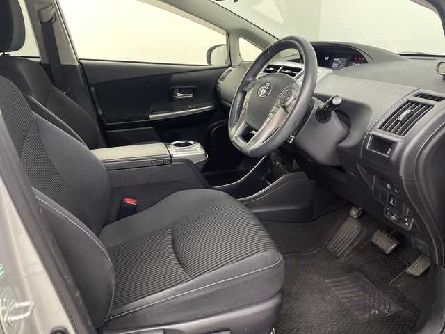 トヨタ プリウス α S ツーリングセレクション 埼玉県 2018(平30)年 4.7万km シルバーM 純正ナビ　/　（TV/BT/FM/AM/SD)/バックカメラ　/前方ドライブレコーダー　/ビルトインＥＴＣ　/クルーズコントロール　/レーンキープアシスト　/オートマチックハイビーム　/先行車発進お知らせ機能　/革巻きハンドル　/純正フロアマット　/純正アルミホイール