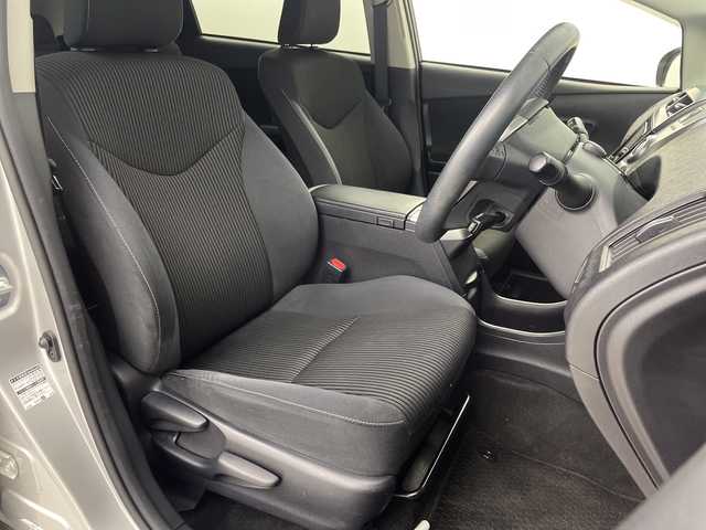 トヨタ プリウス α S ツーリングセレクション 埼玉県 2018(平30)年 4.7万km シルバーM 純正ナビ　/　（TV/BT/FM/AM/SD)/バックカメラ　/前方ドライブレコーダー　/ビルトインＥＴＣ　/クルーズコントロール　/レーンキープアシスト　/オートマチックハイビーム　/先行車発進お知らせ機能　/革巻きハンドル　/純正フロアマット　/純正アルミホイール