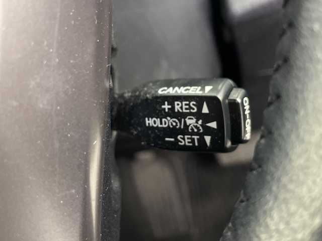 トヨタ プリウス α S ツーリングセレクション 埼玉県 2018(平30)年 4.7万km シルバーM 純正ナビ　/　（TV/BT/FM/AM/SD)/バックカメラ　/前方ドライブレコーダー　/ビルトインＥＴＣ　/クルーズコントロール　/レーンキープアシスト　/オートマチックハイビーム　/先行車発進お知らせ機能　/革巻きハンドル　/純正フロアマット　/純正アルミホイール