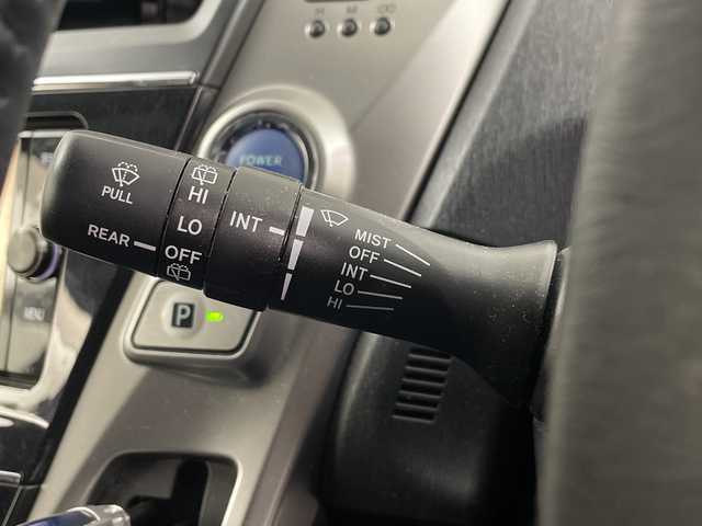 トヨタ プリウス α S ツーリングセレクション 埼玉県 2018(平30)年 4.7万km シルバーM 純正ナビ　/　（TV/BT/FM/AM/SD)/バックカメラ　/前方ドライブレコーダー　/ビルトインＥＴＣ　/クルーズコントロール　/レーンキープアシスト　/オートマチックハイビーム　/先行車発進お知らせ機能　/革巻きハンドル　/純正フロアマット　/純正アルミホイール