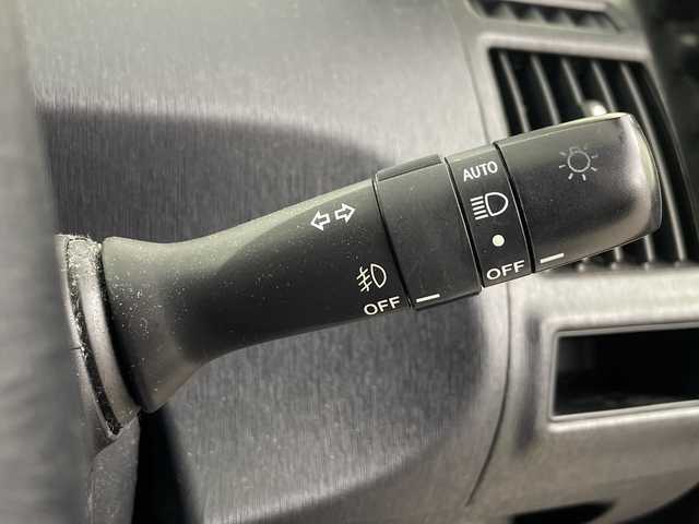 トヨタ プリウス α S ツーリングセレクション 埼玉県 2018(平30)年 4.7万km シルバーM 純正ナビ　/　（TV/BT/FM/AM/SD)/バックカメラ　/前方ドライブレコーダー　/ビルトインＥＴＣ　/クルーズコントロール　/レーンキープアシスト　/オートマチックハイビーム　/先行車発進お知らせ機能　/革巻きハンドル　/純正フロアマット　/純正アルミホイール