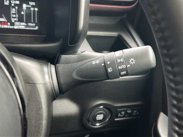 スズキ スペーシア カスタム HYBRID XS ターボ 広島県 2024(令6)年 1.3万km ピュアホワイトP 禁煙車/4WD/インタークーラーターボ/スズキセーフティサポート/・デュアルセンサーブレーキサポートII/・先行車発進お知らせ/・標識認識機能/・ヘッドアップディスプレイ/・誤発進抑制機能/・ハイビームアシスト/・アダプティブクルーズコントロール/・車線維持支援機能/・車線逸脱抑制/・車線逸脱警報/・ふらつき警報/コーナーセンサー/全方位モニター付９型メモリーナビ/・フルセグ/Bluetooｔｈ/ＵＳＢ/スマホ連携/スズキコネクト対応通信機装着車/両側パワースライドドア/革巻きステアリング/ステアリングスイッチ/ステアリングヒーター/パドルシフト/オートライト/電動パーキングブレーキ/ブレーキホールド/LEDヘッドライト/フォグランプ/ハーフレザーシート/シートヒーター/リアサーキュレーター/アイドリングストップ/スマートキー/プッシュスタート/スペアキー/純正15インチアルミホイール