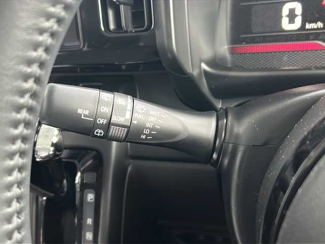 スズキ スペーシア カスタム HYBRID XS ターボ 広島県 2024(令6)年 1.3万km ピュアホワイトP 禁煙車/4WD/インタークーラーターボ/スズキセーフティサポート/・デュアルセンサーブレーキサポートII/・先行車発進お知らせ/・標識認識機能/・ヘッドアップディスプレイ/・誤発進抑制機能/・ハイビームアシスト/・アダプティブクルーズコントロール/・車線維持支援機能/・車線逸脱抑制/・車線逸脱警報/・ふらつき警報/コーナーセンサー/全方位モニター付９型メモリーナビ/・フルセグ/Bluetooｔｈ/ＵＳＢ/スマホ連携/スズキコネクト対応通信機装着車/両側パワースライドドア/革巻きステアリング/ステアリングスイッチ/ステアリングヒーター/パドルシフト/オートライト/電動パーキングブレーキ/ブレーキホールド/LEDヘッドライト/フォグランプ/ハーフレザーシート/シートヒーター/リアサーキュレーター/アイドリングストップ/スマートキー/プッシュスタート/スペアキー/純正15インチアルミホイール