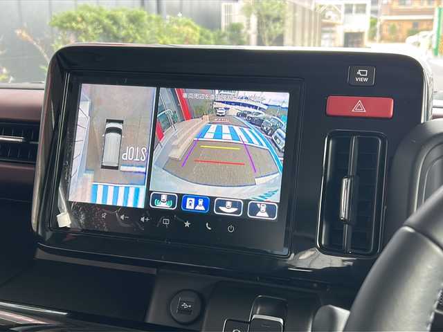 スズキ スペーシア カスタム HYBRID XS ターボ 広島県 2024(令6)年 1.3万km ピュアホワイトP 禁煙車/4WD/インタークーラーターボ/スズキセーフティサポート/・デュアルセンサーブレーキサポートII/・先行車発進お知らせ/・標識認識機能/・ヘッドアップディスプレイ/・誤発進抑制機能/・ハイビームアシスト/・アダプティブクルーズコントロール/・車線維持支援機能/・車線逸脱抑制/・車線逸脱警報/・ふらつき警報/コーナーセンサー/全方位モニター付９型メモリーナビ/・フルセグ/Bluetooｔｈ/ＵＳＢ/スマホ連携/スズキコネクト対応通信機装着車/両側パワースライドドア/革巻きステアリング/ステアリングスイッチ/ステアリングヒーター/パドルシフト/オートライト/電動パーキングブレーキ/ブレーキホールド/LEDヘッドライト/フォグランプ/ハーフレザーシート/シートヒーター/リアサーキュレーター/アイドリングストップ/スマートキー/プッシュスタート/スペアキー/純正15インチアルミホイール