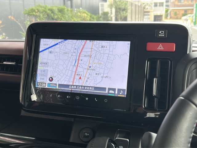 スズキ スペーシア カスタム HYBRID XS ターボ 広島県 2024(令6)年 1.3万km ピュアホワイトP 禁煙車/4WD/インタークーラーターボ/スズキセーフティサポート/・デュアルセンサーブレーキサポートII/・先行車発進お知らせ/・標識認識機能/・ヘッドアップディスプレイ/・誤発進抑制機能/・ハイビームアシスト/・アダプティブクルーズコントロール/・車線維持支援機能/・車線逸脱抑制/・車線逸脱警報/・ふらつき警報/コーナーセンサー/全方位モニター付９型メモリーナビ/・フルセグ/Bluetooｔｈ/ＵＳＢ/スマホ連携/スズキコネクト対応通信機装着車/両側パワースライドドア/革巻きステアリング/ステアリングスイッチ/ステアリングヒーター/パドルシフト/オートライト/電動パーキングブレーキ/ブレーキホールド/LEDヘッドライト/フォグランプ/ハーフレザーシート/シートヒーター/リアサーキュレーター/アイドリングストップ/スマートキー/プッシュスタート/スペアキー/純正15インチアルミホイール