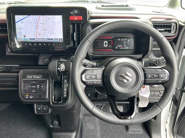 スズキ スペーシア カスタム HYBRID XS ターボ 広島県 2024(令6)年 1.3万km ピュアホワイトP 禁煙車/4WD/インタークーラーターボ/スズキセーフティサポート/・デュアルセンサーブレーキサポートII/・先行車発進お知らせ/・標識認識機能/・ヘッドアップディスプレイ/・誤発進抑制機能/・ハイビームアシスト/・アダプティブクルーズコントロール/・車線維持支援機能/・車線逸脱抑制/・車線逸脱警報/・ふらつき警報/コーナーセンサー/全方位モニター付９型メモリーナビ/・フルセグ/Bluetooｔｈ/ＵＳＢ/スマホ連携/スズキコネクト対応通信機装着車/両側パワースライドドア/革巻きステアリング/ステアリングスイッチ/ステアリングヒーター/パドルシフト/オートライト/電動パーキングブレーキ/ブレーキホールド/LEDヘッドライト/フォグランプ/ハーフレザーシート/シートヒーター/リアサーキュレーター/アイドリングストップ/スマートキー/プッシュスタート/スペアキー/純正15インチアルミホイール