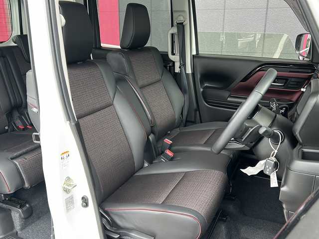 スズキ スペーシア カスタム HYBRID XS ターボ 広島県 2024(令6)年 1.3万km ピュアホワイトP 禁煙車/4WD/インタークーラーターボ/スズキセーフティサポート/・デュアルセンサーブレーキサポートII/・先行車発進お知らせ/・標識認識機能/・ヘッドアップディスプレイ/・誤発進抑制機能/・ハイビームアシスト/・アダプティブクルーズコントロール/・車線維持支援機能/・車線逸脱抑制/・車線逸脱警報/・ふらつき警報/コーナーセンサー/全方位モニター付９型メモリーナビ/・フルセグ/Bluetooｔｈ/ＵＳＢ/スマホ連携/スズキコネクト対応通信機装着車/両側パワースライドドア/革巻きステアリング/ステアリングスイッチ/ステアリングヒーター/パドルシフト/オートライト/電動パーキングブレーキ/ブレーキホールド/LEDヘッドライト/フォグランプ/ハーフレザーシート/シートヒーター/リアサーキュレーター/アイドリングストップ/スマートキー/プッシュスタート/スペアキー/純正15インチアルミホイール