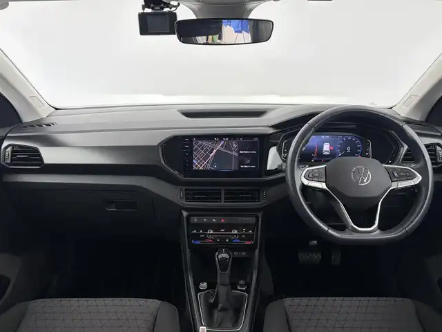 フォルクスワーゲン ＶＷ Ｔ－クロス TSI アクティブ 愛知県 2023(令5)年 1.1万km グレー 純正ディスプレイオーディオ/Bluetooth接続/AM/FM/AppleCarPlay/AndroidAuto/レーダークルーズコントロール/衝突被害軽減ブレーキ/前後コーナーセンサー/パドルシフト/前後ドライブレコーダー/純正フロアマット/純正16インチアルミホイール/LEDヘッドライト/オートライト/ワイヤレス充電/ETC2.0/スマートキー/プッシュスタート/スペアキー/取扱説明書/保証書