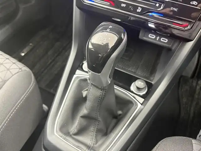 フォルクスワーゲン ＶＷ Ｔ－クロス TSI アクティブ 愛知県 2023(令5)年 1.1万km グレー 純正ディスプレイオーディオ/Bluetooth接続/AM/FM/AppleCarPlay/AndroidAuto/レーダークルーズコントロール/衝突被害軽減ブレーキ/前後コーナーセンサー/パドルシフト/前後ドライブレコーダー/純正フロアマット/純正16インチアルミホイール/LEDヘッドライト/オートライト/ワイヤレス充電/ETC2.0/スマートキー/プッシュスタート/スペアキー/取扱説明書/保証書