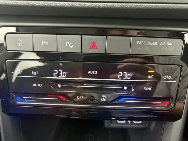 フォルクスワーゲン ＶＷ Ｔ－クロス TSI アクティブ 愛知県 2023(令5)年 1.1万km グレー 純正ディスプレイオーディオ/Bluetooth接続/AM/FM/AppleCarPlay/AndroidAuto/レーダークルーズコントロール/衝突被害軽減ブレーキ/前後コーナーセンサー/パドルシフト/前後ドライブレコーダー/純正フロアマット/純正16インチアルミホイール/LEDヘッドライト/オートライト/ワイヤレス充電/ETC2.0/スマートキー/プッシュスタート/スペアキー/取扱説明書/保証書