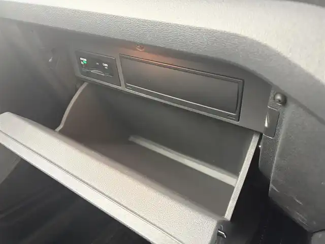 フォルクスワーゲン ＶＷ Ｔ－クロス TSI アクティブ 愛知県 2023(令5)年 1.1万km グレー 純正ディスプレイオーディオ/Bluetooth接続/AM/FM/AppleCarPlay/AndroidAuto/レーダークルーズコントロール/衝突被害軽減ブレーキ/前後コーナーセンサー/パドルシフト/前後ドライブレコーダー/純正フロアマット/純正16インチアルミホイール/LEDヘッドライト/オートライト/ワイヤレス充電/ETC2.0/スマートキー/プッシュスタート/スペアキー/取扱説明書/保証書