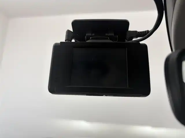 フォルクスワーゲン ＶＷ Ｔ－クロス TSI アクティブ 愛知県 2023(令5)年 1.1万km グレー 純正ディスプレイオーディオ/Bluetooth接続/AM/FM/AppleCarPlay/AndroidAuto/レーダークルーズコントロール/衝突被害軽減ブレーキ/前後コーナーセンサー/パドルシフト/前後ドライブレコーダー/純正フロアマット/純正16インチアルミホイール/LEDヘッドライト/オートライト/ワイヤレス充電/ETC2.0/スマートキー/プッシュスタート/スペアキー/取扱説明書/保証書