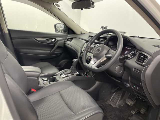 日産 エクストレイル 20S Vセレクション 道央・札幌 2021(令3)年 10.4万km ブリリアントホワイトパール ・４WD//・インテリジェントエマージェンシーブレーキ/・純正SDナビ/・CD/SD/BT/フルセグTV/・バックカメラ/・全席シートヒーター/・オートライト/LEDライト/・前方ドライブレコーダー/・ダウンヒルアシストコントロール/・純正エンジンスターター/・スペアキー１本/・冬タイヤアルミ付き積込/・ビルドインETC