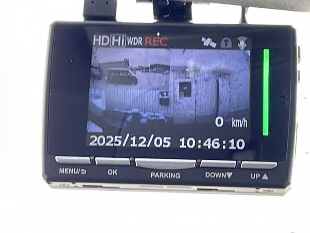 トヨタ ヴォクシー V 道北・旭川 2014(平26)年 6.6万km ブラック /4WD//禁煙車//社外ナビ//フルセグ/SD/DVD/CD/AUX//バックカメラ//クルーズコントロール//片側パワースライドドア//オートライト//LEDヘッドライト//フォグランプ//オートエアコン//オートマチックハイビーム//前後ドライブレコーダー//純正フロアマット//ドアバイザー//ドアミラーウィンカー//オートリトラミラー//ビルトインETC//社外AW冬タイヤ積み込み//リアサンシェード//革巻きステアリング//ステアリングスイッチ//横滑り防止//アイドリングストップ//保証書