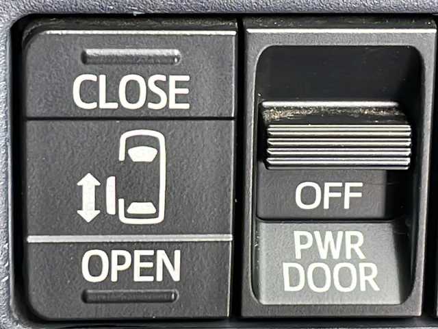 トヨタ ヴォクシー V 道北・旭川 2014(平26)年 6.6万km ブラック /4WD//禁煙車//社外ナビ//フルセグ/SD/DVD/CD/AUX//バックカメラ//クルーズコントロール//片側パワースライドドア//オートライト//LEDヘッドライト//フォグランプ//オートエアコン//オートマチックハイビーム//前後ドライブレコーダー//純正フロアマット//ドアバイザー//ドアミラーウィンカー//オートリトラミラー//ビルトインETC//社外AW冬タイヤ積み込み//リアサンシェード//革巻きステアリング//ステアリングスイッチ//横滑り防止//アイドリングストップ//保証書