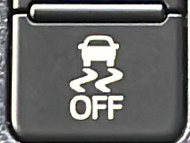 トヨタ ヴォクシー V 道北・旭川 2014(平26)年 6.6万km ブラック /4WD//禁煙車//社外ナビ//フルセグ/SD/DVD/CD/AUX//バックカメラ//クルーズコントロール//片側パワースライドドア//オートライト//LEDヘッドライト//フォグランプ//オートエアコン//オートマチックハイビーム//前後ドライブレコーダー//純正フロアマット//ドアバイザー//ドアミラーウィンカー//オートリトラミラー//ビルトインETC//社外AW冬タイヤ積み込み//リアサンシェード//革巻きステアリング//ステアリングスイッチ//横滑り防止//アイドリングストップ//保証書