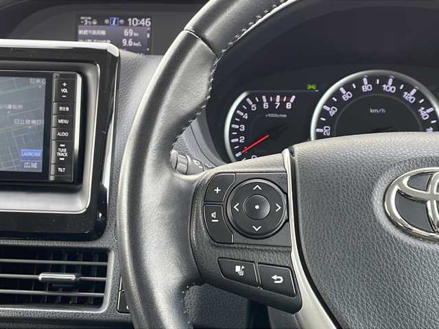 トヨタ ヴォクシー V 道北・旭川 2014(平26)年 6.6万km ブラック /4WD//禁煙車//社外ナビ//フルセグ/SD/DVD/CD/AUX//バックカメラ//クルーズコントロール//片側パワースライドドア//オートライト//LEDヘッドライト//フォグランプ//オートエアコン//オートマチックハイビーム//前後ドライブレコーダー//純正フロアマット//ドアバイザー//ドアミラーウィンカー//オートリトラミラー//ビルトインETC//社外AW冬タイヤ積み込み//リアサンシェード//革巻きステアリング//ステアリングスイッチ//横滑り防止//アイドリングストップ//保証書