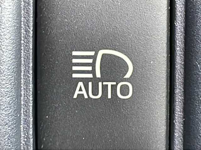 トヨタ ヴォクシー V 道北・旭川 2014(平26)年 6.6万km ブラック /4WD//禁煙車//社外ナビ//フルセグ/SD/DVD/CD/AUX//バックカメラ//クルーズコントロール//片側パワースライドドア//オートライト//LEDヘッドライト//フォグランプ//オートエアコン//オートマチックハイビーム//前後ドライブレコーダー//純正フロアマット//ドアバイザー//ドアミラーウィンカー//オートリトラミラー//ビルトインETC//社外AW冬タイヤ積み込み//リアサンシェード//革巻きステアリング//ステアリングスイッチ//横滑り防止//アイドリングストップ//保証書