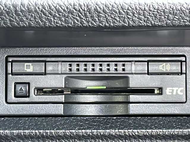 トヨタ ヴォクシー V 道北・旭川 2014(平26)年 6.6万km ブラック /4WD//禁煙車//社外ナビ//フルセグ/SD/DVD/CD/AUX//バックカメラ//クルーズコントロール//片側パワースライドドア//オートライト//LEDヘッドライト//フォグランプ//オートエアコン//オートマチックハイビーム//前後ドライブレコーダー//純正フロアマット//ドアバイザー//ドアミラーウィンカー//オートリトラミラー//ビルトインETC//社外AW冬タイヤ積み込み//リアサンシェード//革巻きステアリング//ステアリングスイッチ//横滑り防止//アイドリングストップ//保証書