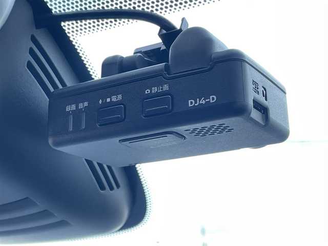 日産 セレナ e－パワー ハイウェイスター V 佐賀県 2018(平30)年 8万km ブリリアントホワイトパール 純正9インチSDナビゲーション/・フルセグTV/CD/DVD/SD/USB/Bluetooth/フリップダウンモニター/アラウンドビューモニター/前方ドライブレコーダー/ビルトインETC/インテリジェントパーキングアシスト/両側パワースライドドア/電子パーキングブレーキ/・AUTO HOLD機能/後席エアコン(温度調整無し)/後席サンシェード/ISOFIX対応/革巻きステアリング/ステアリングリモコン/純正15インチアルミホイール/純正LEDヘッドライト/純正フォグランプ/純正フロアマット/純正ドアバイザ―/新車保証書/取扱説明書/スペアキー１本/プロパイロット/・インテリジェントクルーズコントロール/・エマージェンシーブレーキ/・レーンディパーチャーワーニング/・前後クリアランスソナー/・標識検知機能/・ふらつき警報