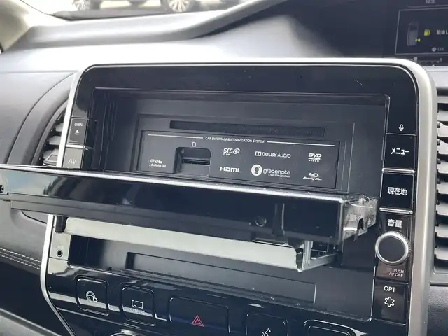 日産 セレナ e－パワー ハイウェイスター V 佐賀県 2018(平30)年 8万km ブリリアントホワイトパール 純正9インチSDナビゲーション/・フルセグTV/CD/DVD/SD/USB/Bluetooth/フリップダウンモニター/アラウンドビューモニター/前方ドライブレコーダー/ビルトインETC/インテリジェントパーキングアシスト/両側パワースライドドア/電子パーキングブレーキ/・AUTO HOLD機能/後席エアコン(温度調整無し)/後席サンシェード/ISOFIX対応/革巻きステアリング/ステアリングリモコン/純正15インチアルミホイール/純正LEDヘッドライト/純正フォグランプ/純正フロアマット/純正ドアバイザ―/新車保証書/取扱説明書/スペアキー１本/プロパイロット/・インテリジェントクルーズコントロール/・エマージェンシーブレーキ/・レーンディパーチャーワーニング/・前後クリアランスソナー/・標識検知機能/・ふらつき警報