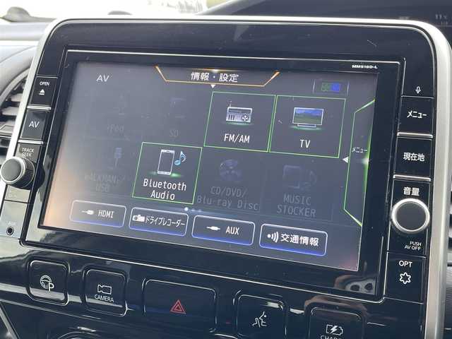 日産 セレナ e－パワー ハイウェイスター V 佐賀県 2018(平30)年 8万km ブリリアントホワイトパール 純正9インチSDナビゲーション/・フルセグTV/CD/DVD/SD/USB/Bluetooth/フリップダウンモニター/アラウンドビューモニター/前方ドライブレコーダー/ビルトインETC/インテリジェントパーキングアシスト/両側パワースライドドア/電子パーキングブレーキ/・AUTO HOLD機能/後席エアコン(温度調整無し)/後席サンシェード/ISOFIX対応/革巻きステアリング/ステアリングリモコン/純正15インチアルミホイール/純正LEDヘッドライト/純正フォグランプ/純正フロアマット/純正ドアバイザ―/新車保証書/取扱説明書/スペアキー１本/プロパイロット/・インテリジェントクルーズコントロール/・エマージェンシーブレーキ/・レーンディパーチャーワーニング/・前後クリアランスソナー/・標識検知機能/・ふらつき警報